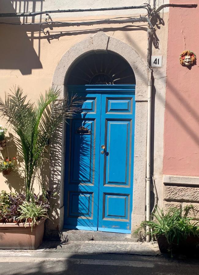 Casa Cariddi Boutique Apartment Таорміна Екстер'єр фото