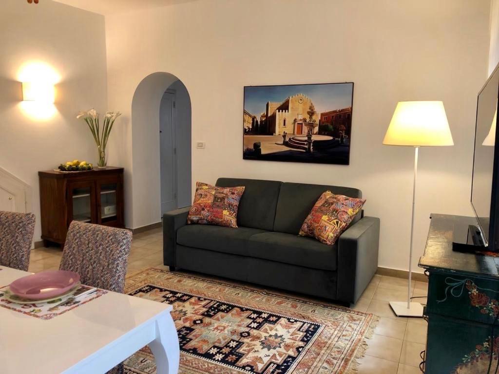 Casa Cariddi Boutique Apartment Таорміна Екстер'єр фото